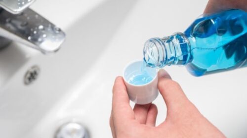 es bueno usar enjuague bucal