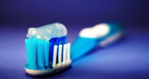 es bueno el fluor para el esmalte dental